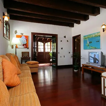 Villa Sleeps 4 Pool Wifi