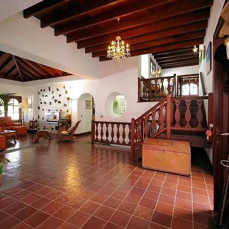 Sleeps 4 Pool Wifi Haría