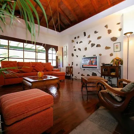 Sleeps 4 Pool Wifi Villa