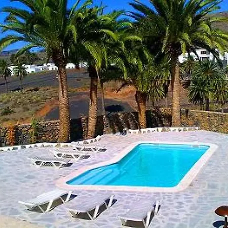 Villa Sleeps 4 Pool Wifi Haría