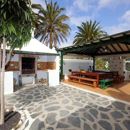 Sleeps 4 Pool Wifi Villa