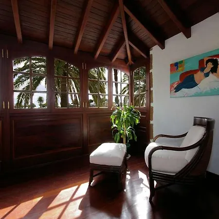 Sleeps 4 Pool Wifi Haría