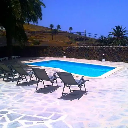 Sleeps 4 Pool Wifi Haría
