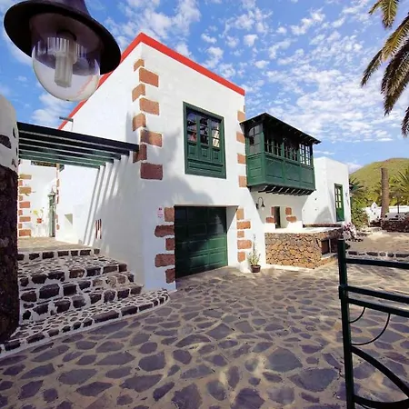 Villa Sleeps 4 Pool Wifi *