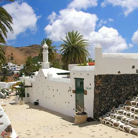 Sleeps 4 Pool Wifi Villa Haría
