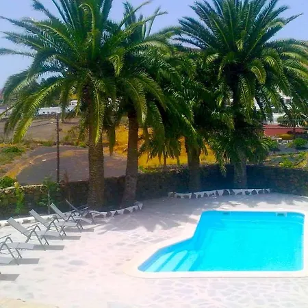 Sleeps 4 Pool Wifi Haría