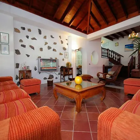 Villa Sleeps 4 Pool Wifi