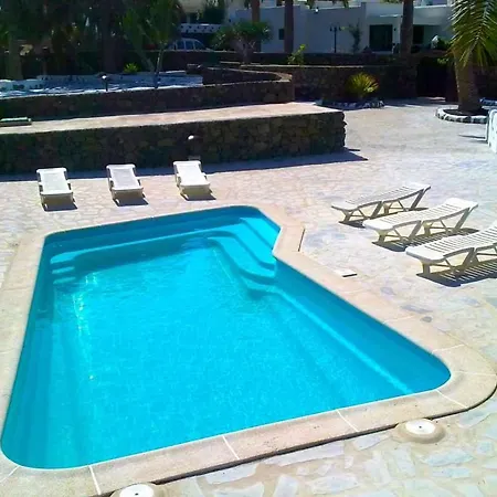 Villa Sleeps 4 Pool Wifi Haría
